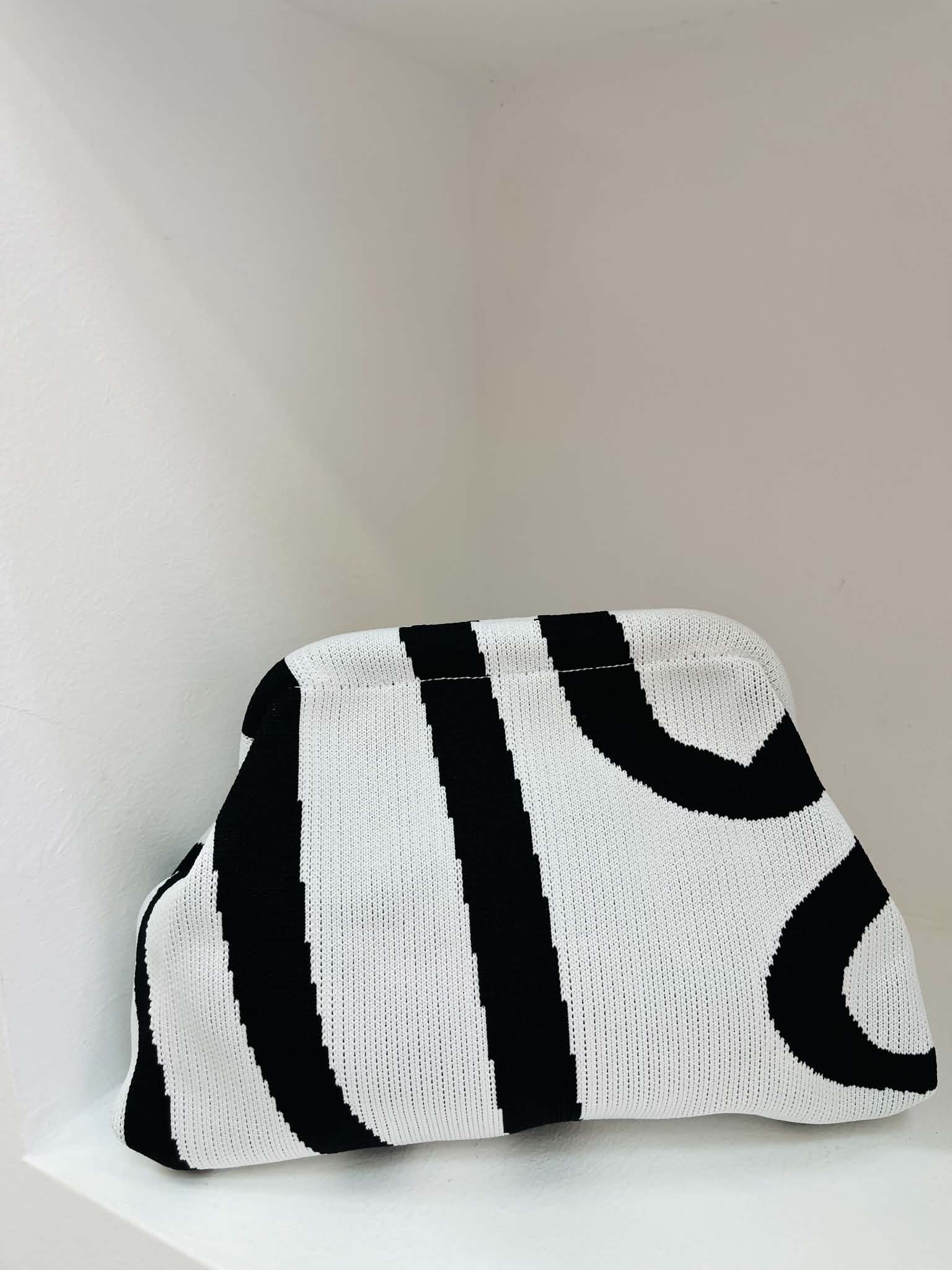 Aura Clutch - White/Black